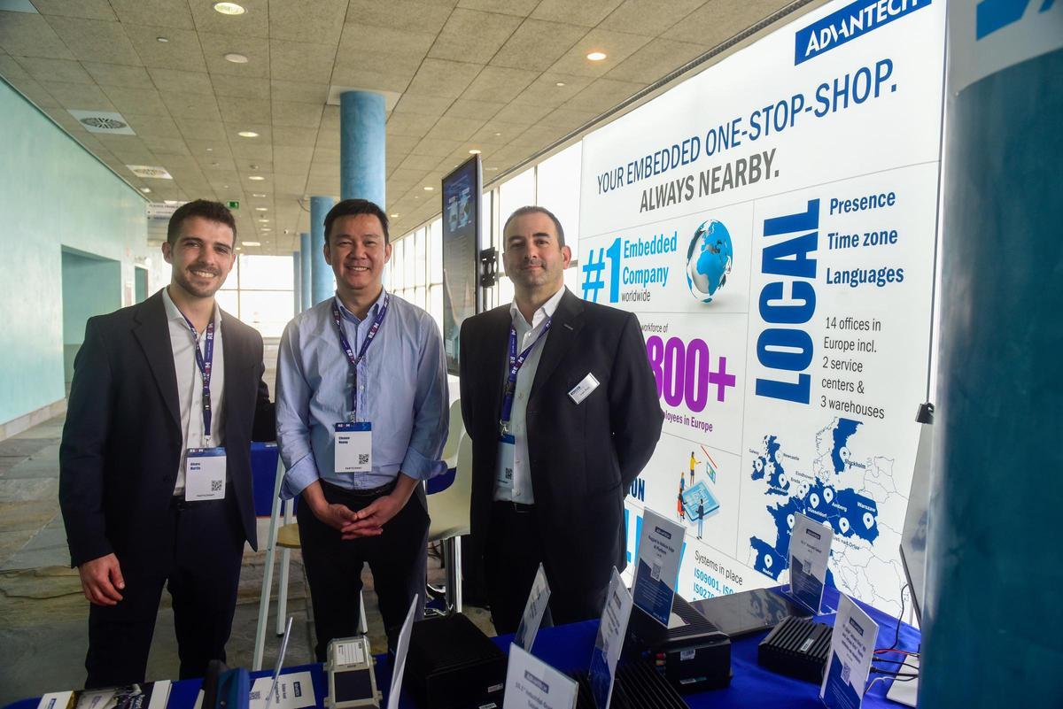 Alvaro Martín, Clemen Huang e Iván Ruiz, de Advantech