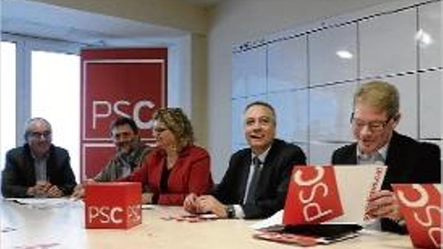 Navarro, al centre, es va reunir amb la llista de Girona.