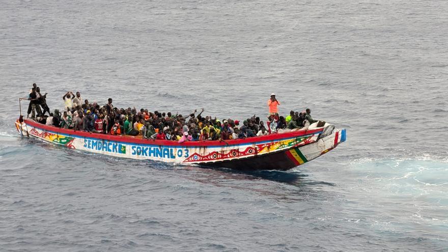 Rescatan un cayuco con cuatro personas a bordo en aguas cercanas a El Hierro