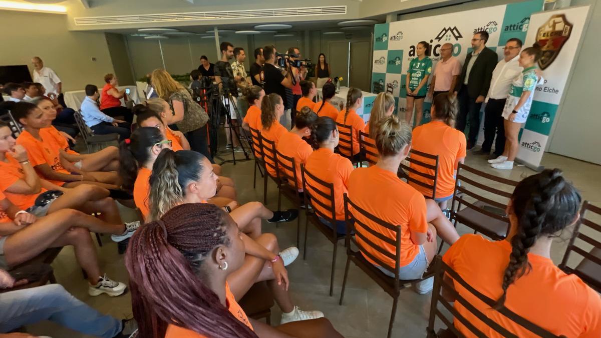 Vista del salón donde esta mañana se presentó el Atticgo Balonmano Elche