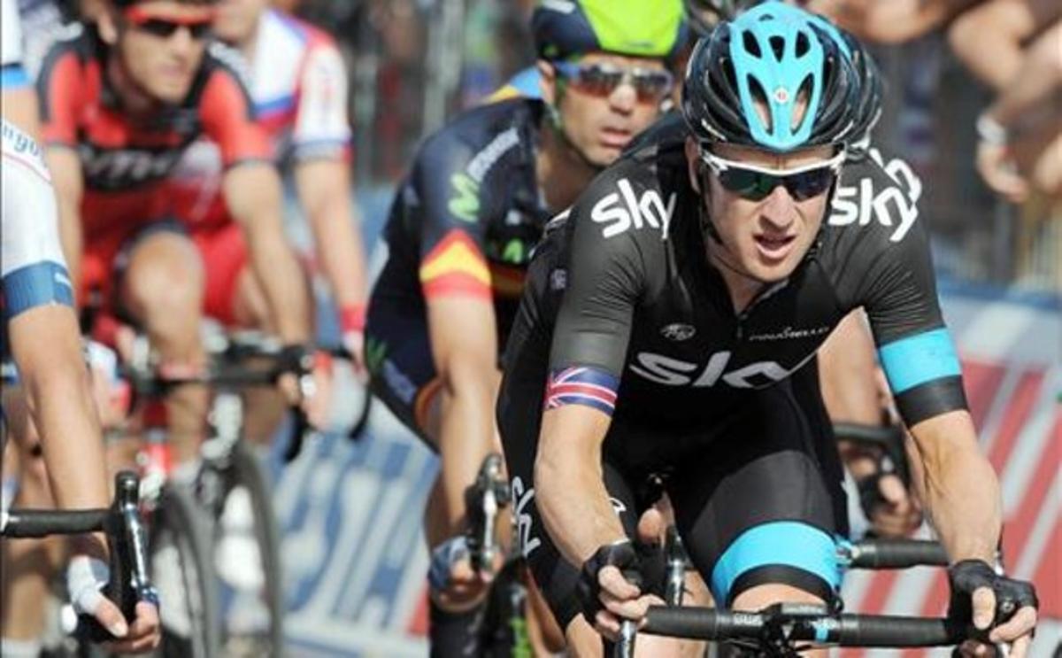 Wiggins, principal candidat a la victòria, seguit per Ventoso, durant la primera etapa del Giro 2013.
