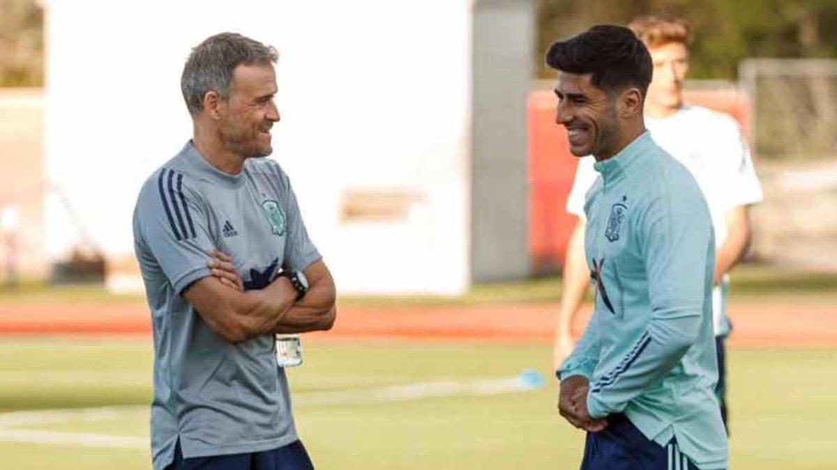 Luis Enrique charla con Asensio en Las Rozas