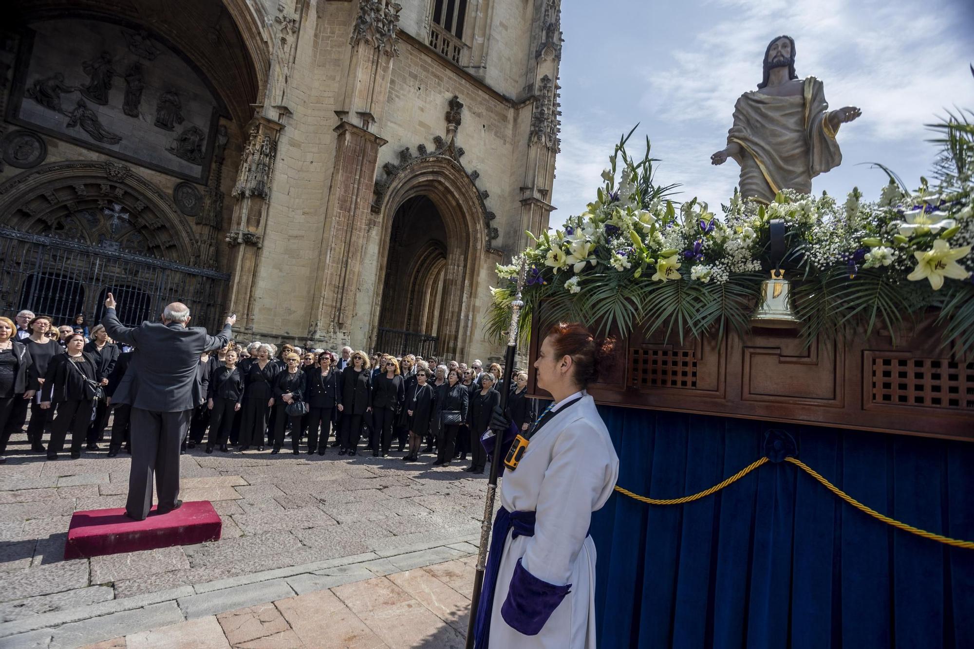 Oviedo despide a lo grande la Semana Santa: mira las fotos de la procesión del Resucitado