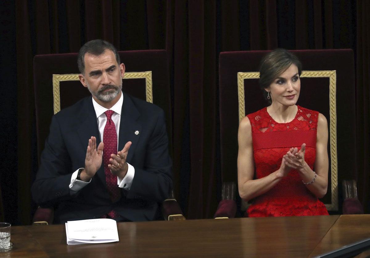 Letizia Ortiz con vestido rojo de Carolina Herrera