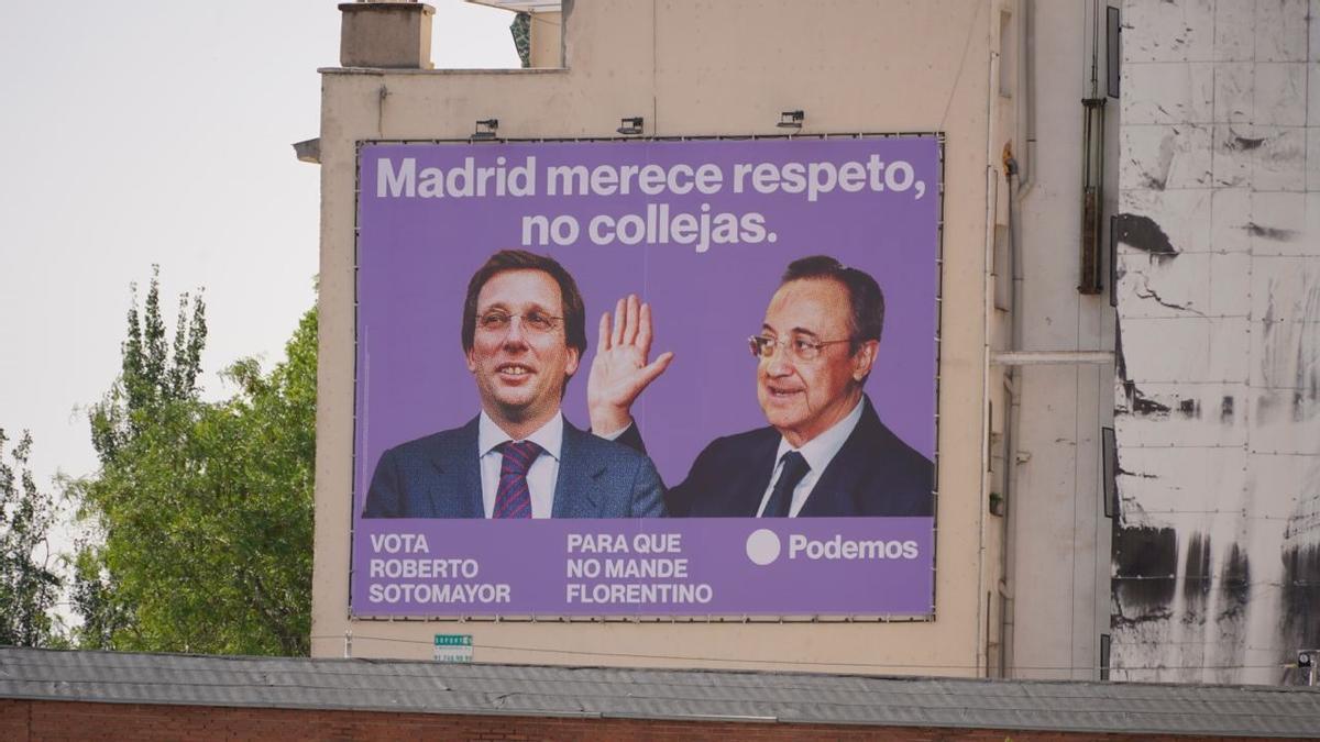 Podemos coloca una lona en Ventas con la imagen de Florentino Pérez pegando una colleja a José Luis Martínez-Almeida