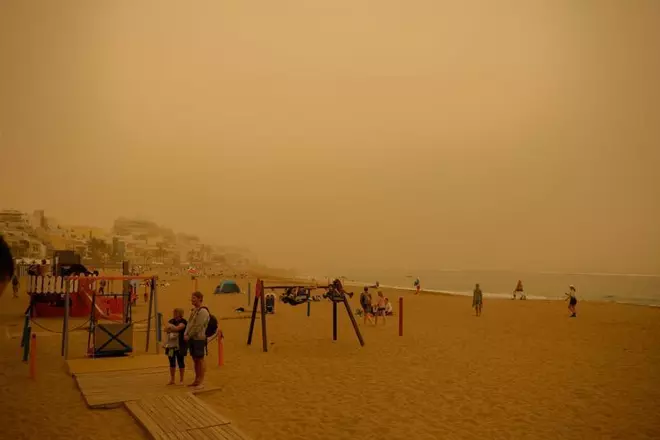 La calima tapona el cielo de Canarias