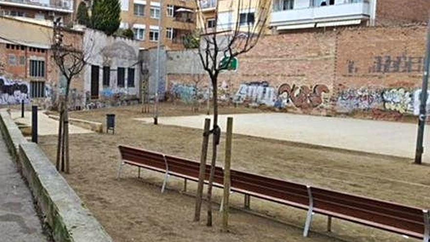 Nou paviment i mobiliari urbà al passatge Jover