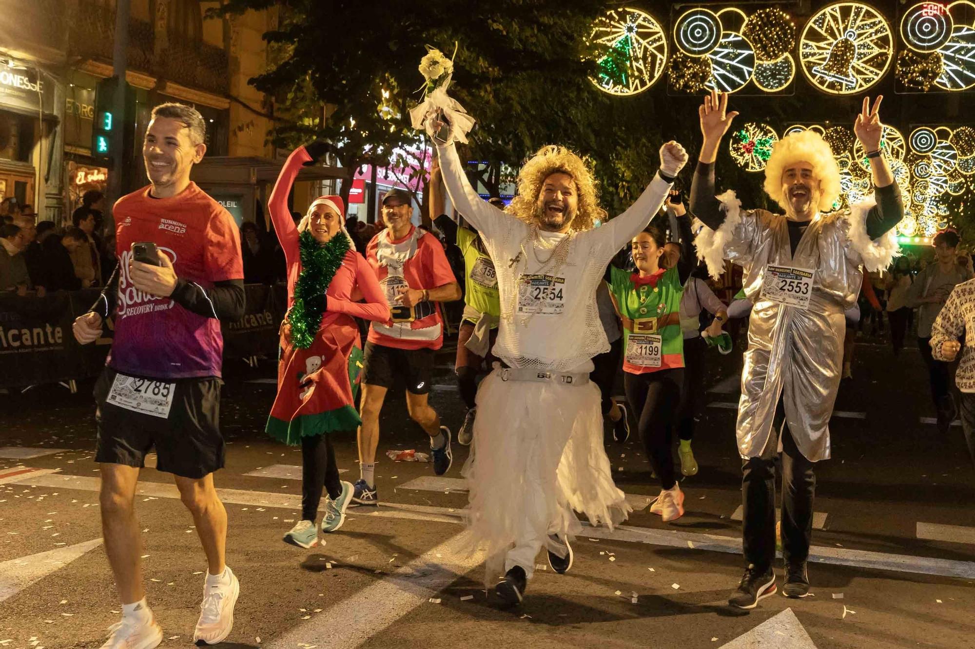 La San Silvestre de Alicante llena de colorido la ciudad