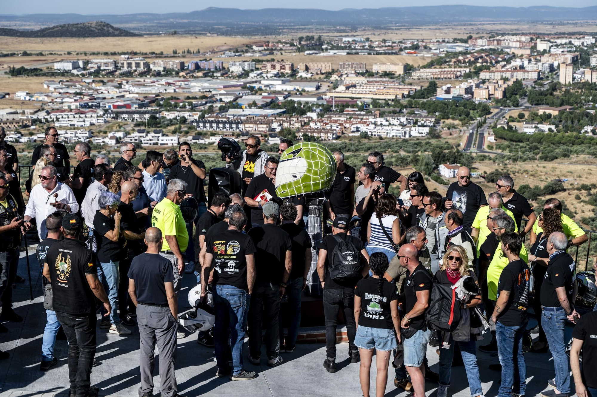 Fotogalería | Así es el monumento al motero ausente de Cáceres