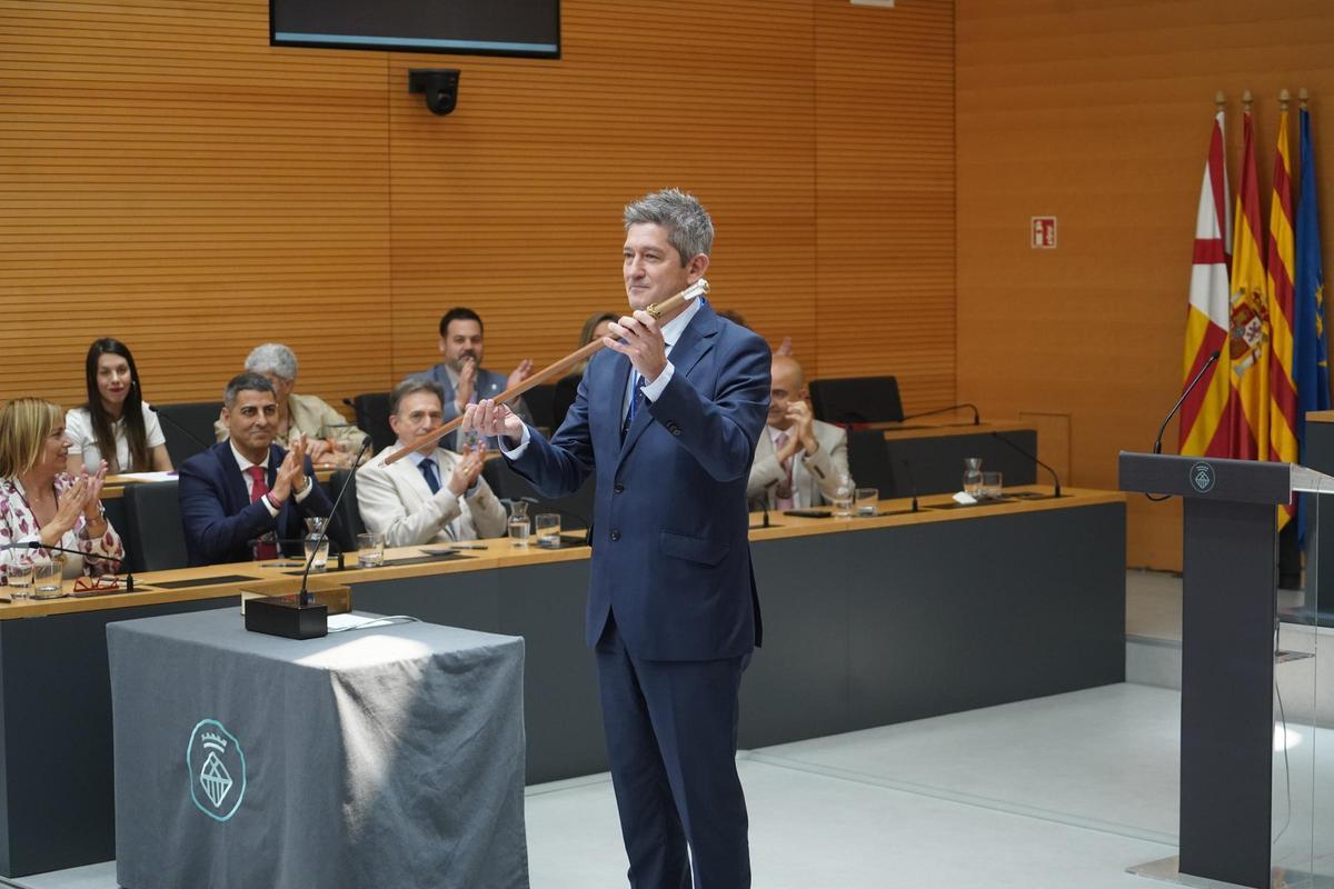 David Quirós toma posesión como alcalde de LHospitalet de Llobregat.