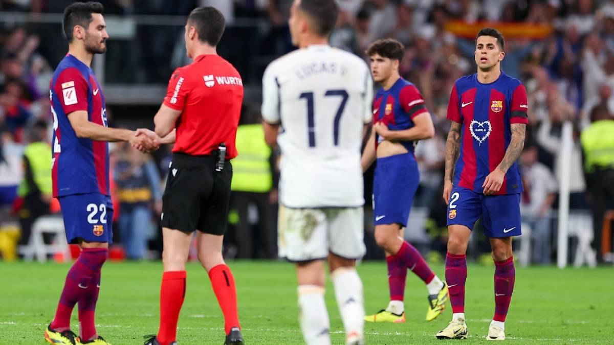 Cancelo, en una imagen de decepción en el Bernabéu