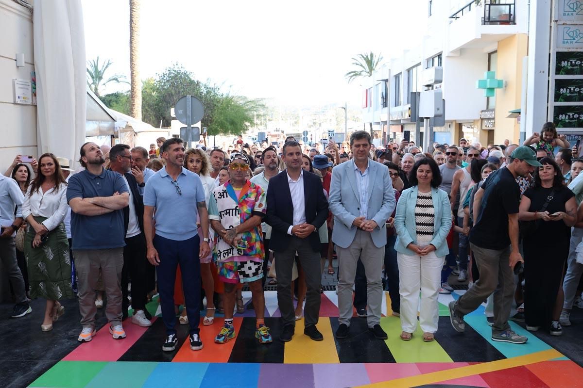 Galería: Todas las imágenes de la inauguración del mural de Okuda en Sant Antoni