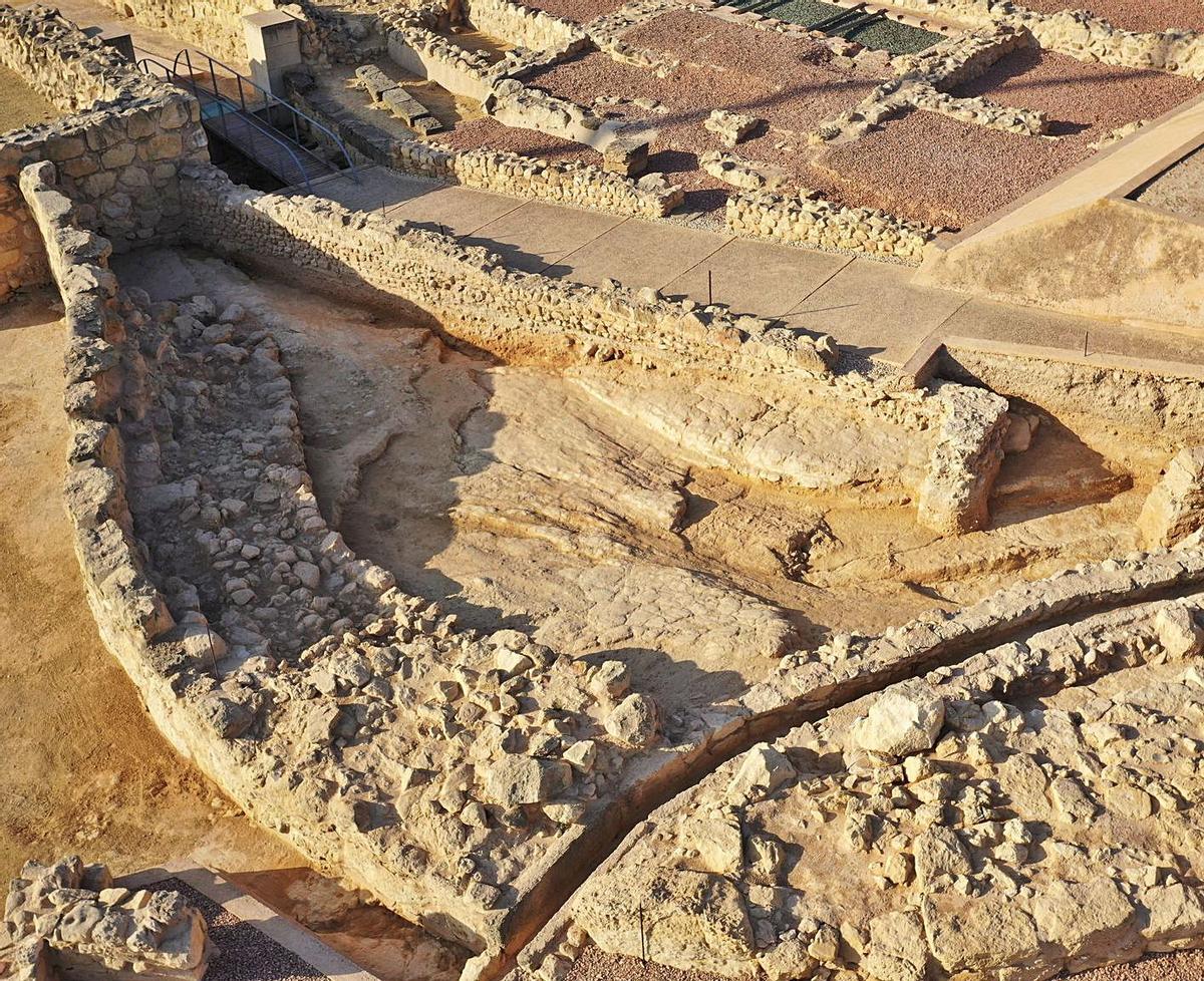 Parte del muro curvo encontrado el año pasado, que ahora se va a consolidar. | INFORMACIÓN