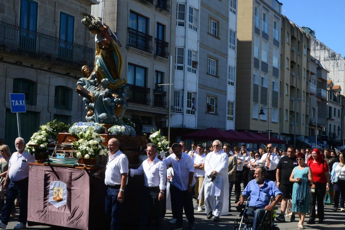 O Morrazo se echa al mar para rendir homenaje a la Virgen del Carmen O Morrazo se echa al mar para rendir homenaje a la Virgen del Carmen