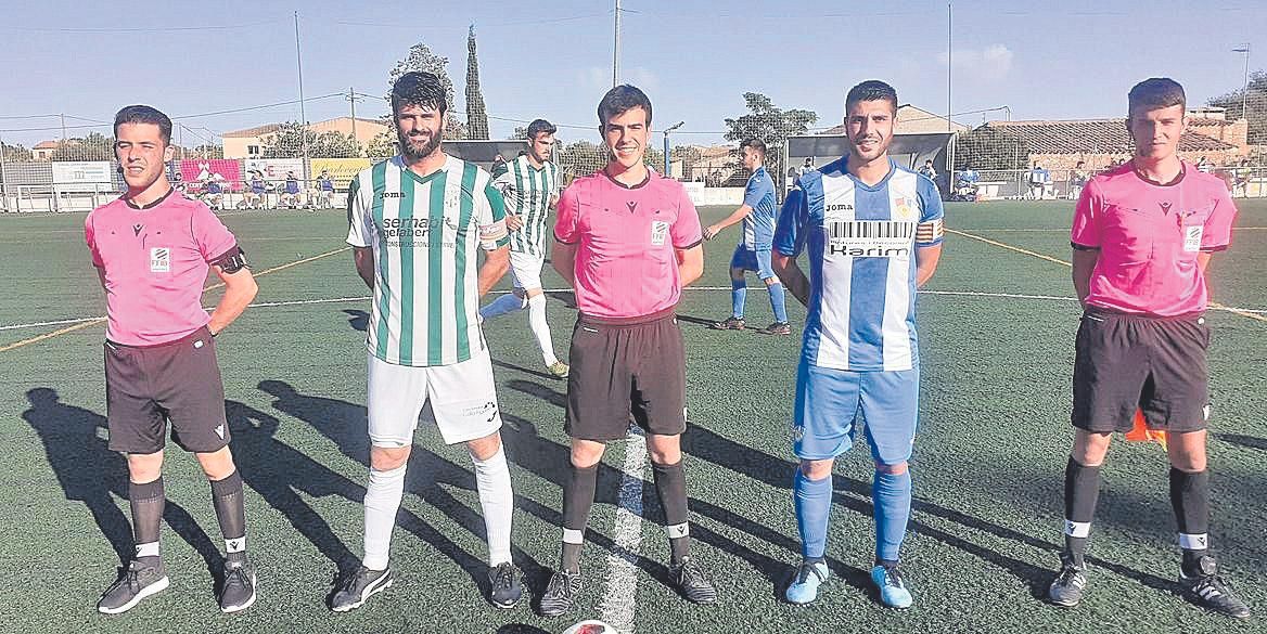 Toni Vidal, con barba y ejerciendo de capitán en el Alqueria-Murense.