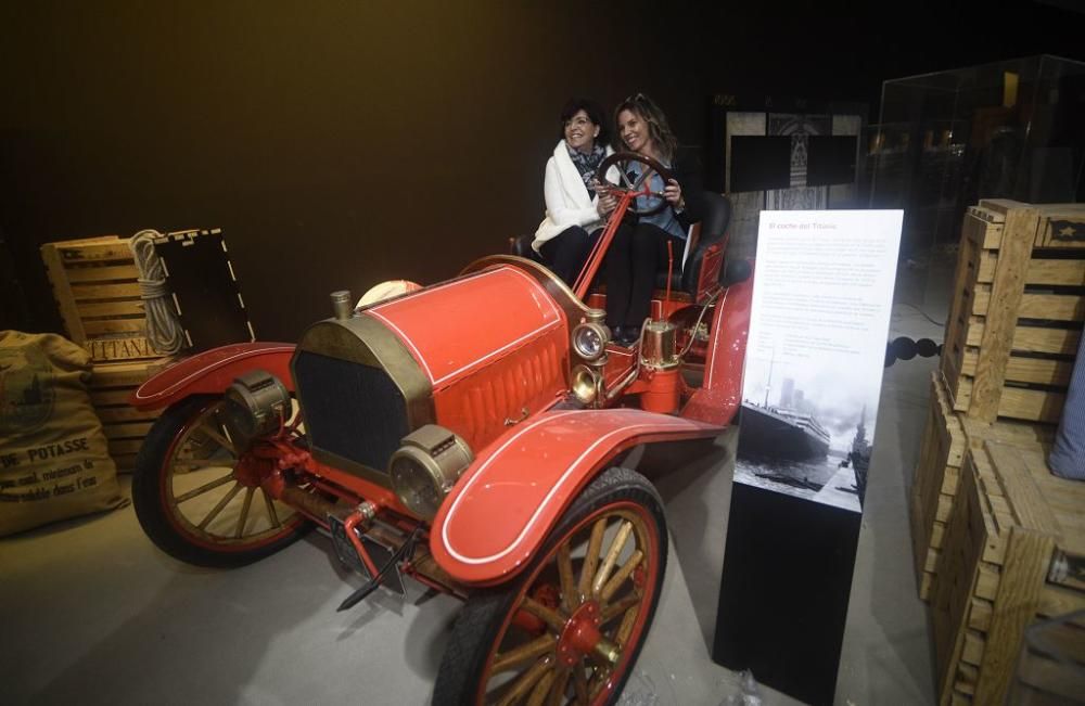 Montaje de la exposición sobre el Titanic en Murcia