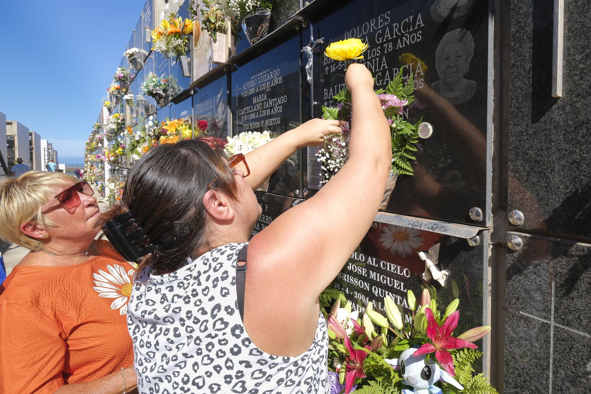 Día de los difuntos en el cementerio de La Atalaya de Guía