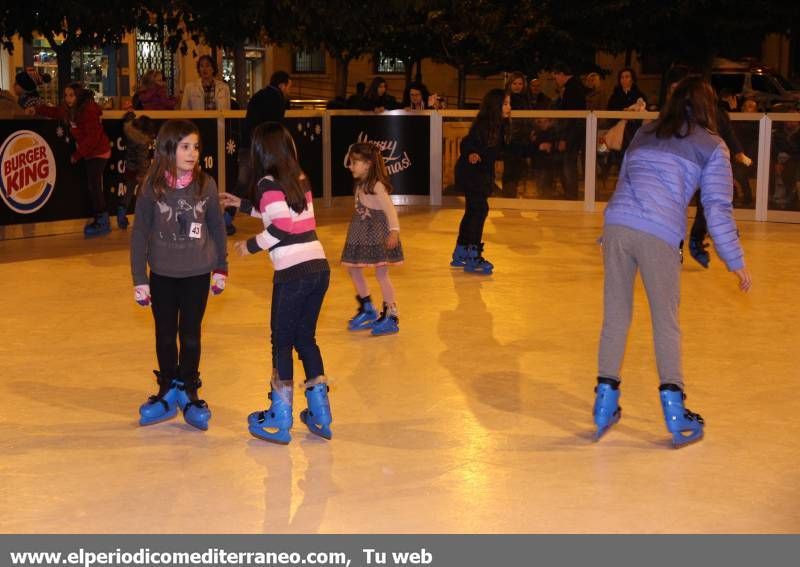 GALERÍA DE FOTOS -- Diversión sin límite en la pista de hielo ecológica