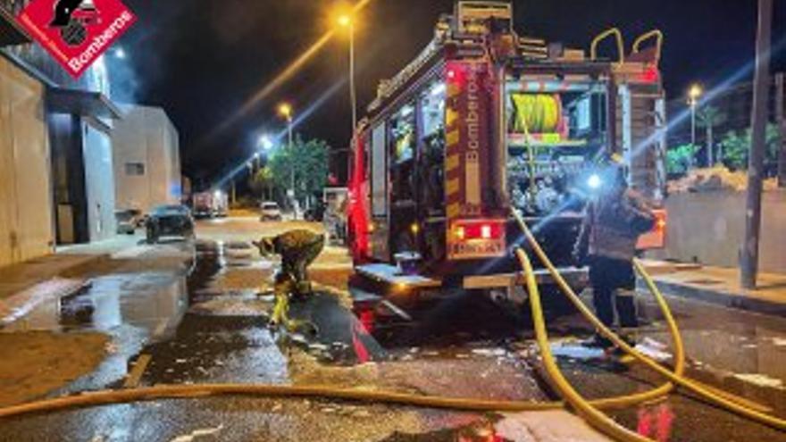 Imagen de la intervención de los bomberos de la Vega Baja en Benejúzar