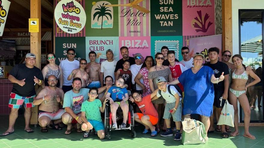 Niños con cáncer se olvidan del hospital en Bam-Bu-Ku Ibiza