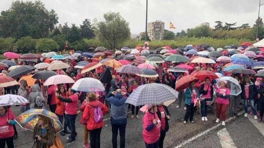 La asociación oncológica reúne 18.633 € gracias a los dorsales de la marcha rosa