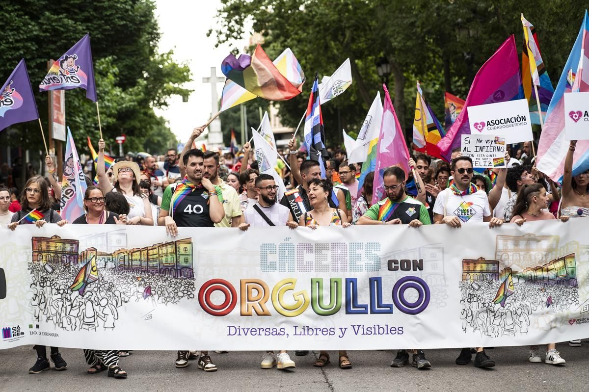 Fotogalería | Así fue la marcha del orgullo en Cáceres
