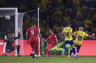 El Sevilla se queda a medias en el regreso de Pimienta a Las Palmas