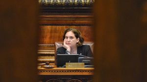 Colau perd la confiança i desafia l’oposició a elegir alcalde.