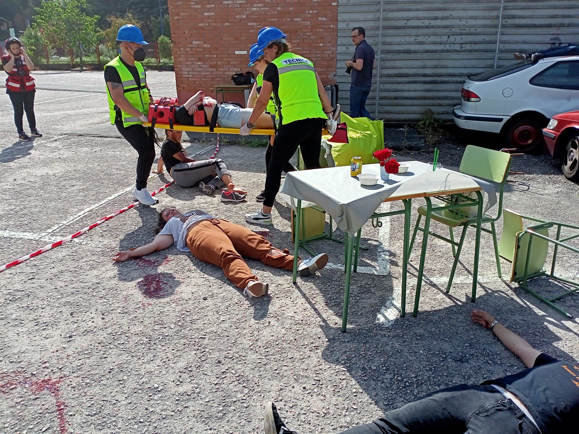 Simulacro en el instituto: "Esta adrenalina nos gusta y es necesaria para un momento como este"