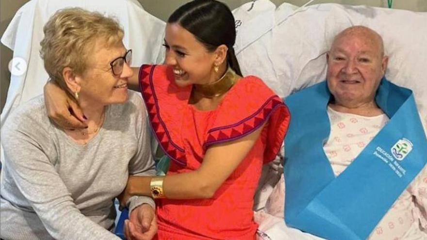 La sorpresa de Marta a sus abuelos en el hospital Álvaro Cunqueiro de Vigo