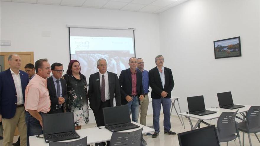 La Escuela de Pastores de Castuera inicia su actividad en el Salón Ovino