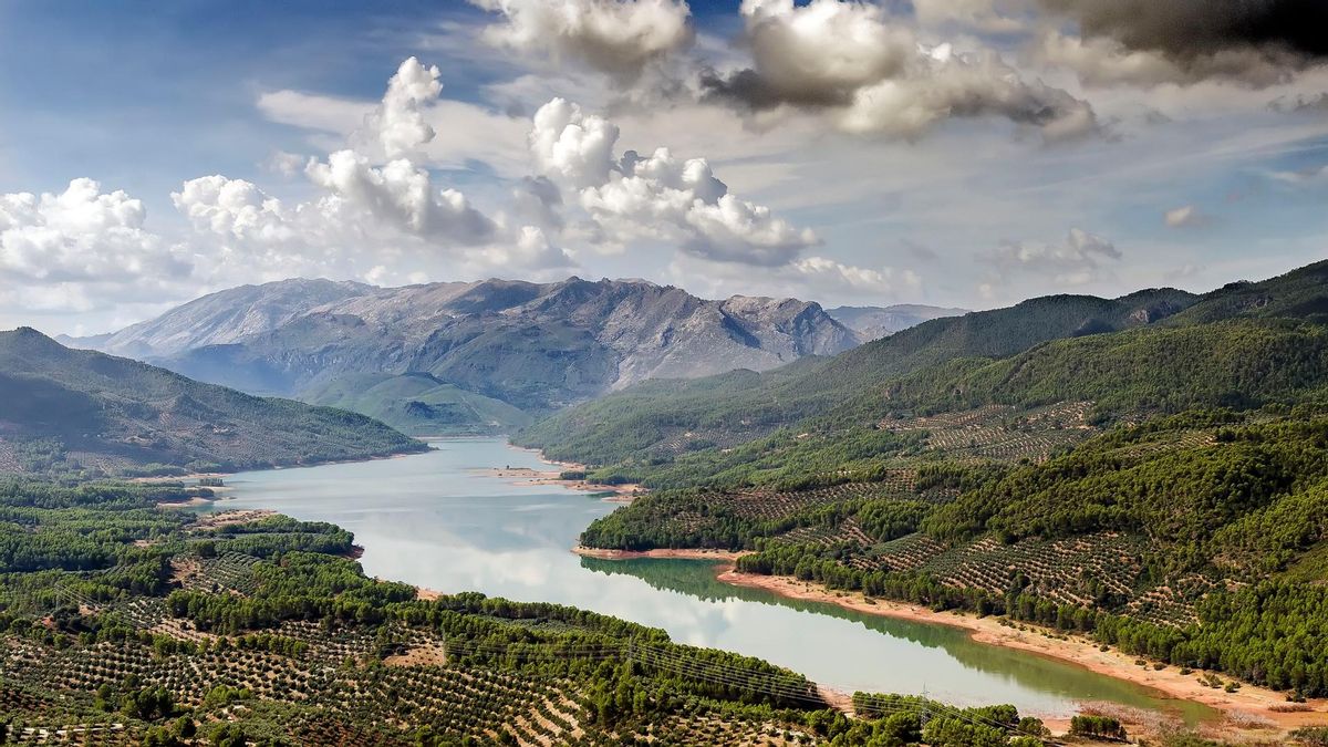Jaén cuenta con diversos embalses en los que poder refrescarse. Hoy visitamos uno que cuenta con bandera azul.
