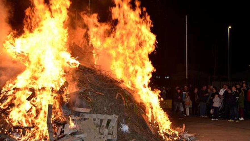 A partir de hoy se pueden solicitar los permisos para poner candelas el día 1