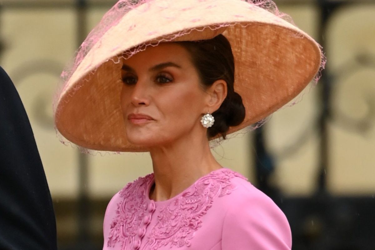 La reina Letizia a su llegada a la abadía de Westminster