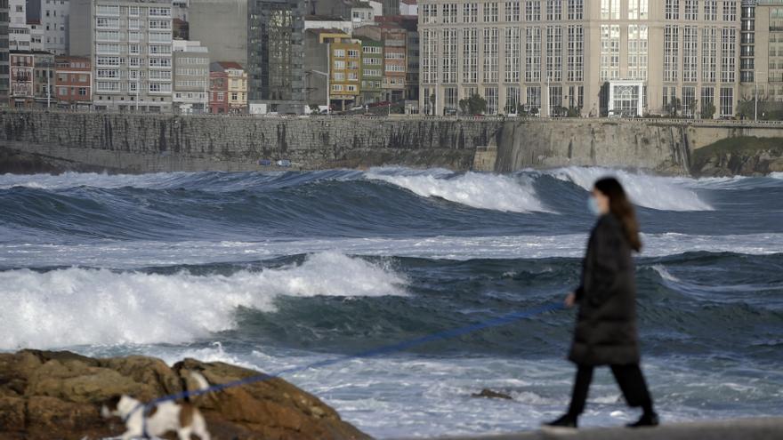 La sexta ola mantiene su descenso en el primer día de relajación de restricciones