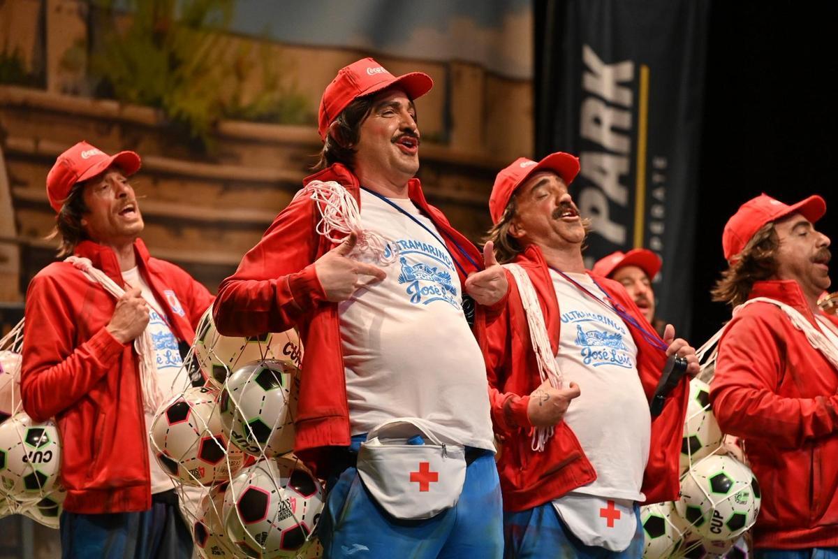 Valentín, entrenador infantil, durante su actuación en las preliminares del Comba 2026.