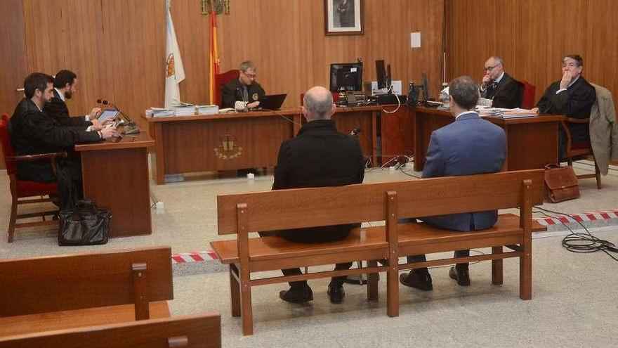 Los dos acusados durante el juicio celebrado el pasado mes de diciembre en Pontevedra. // Rafa Vázquez
