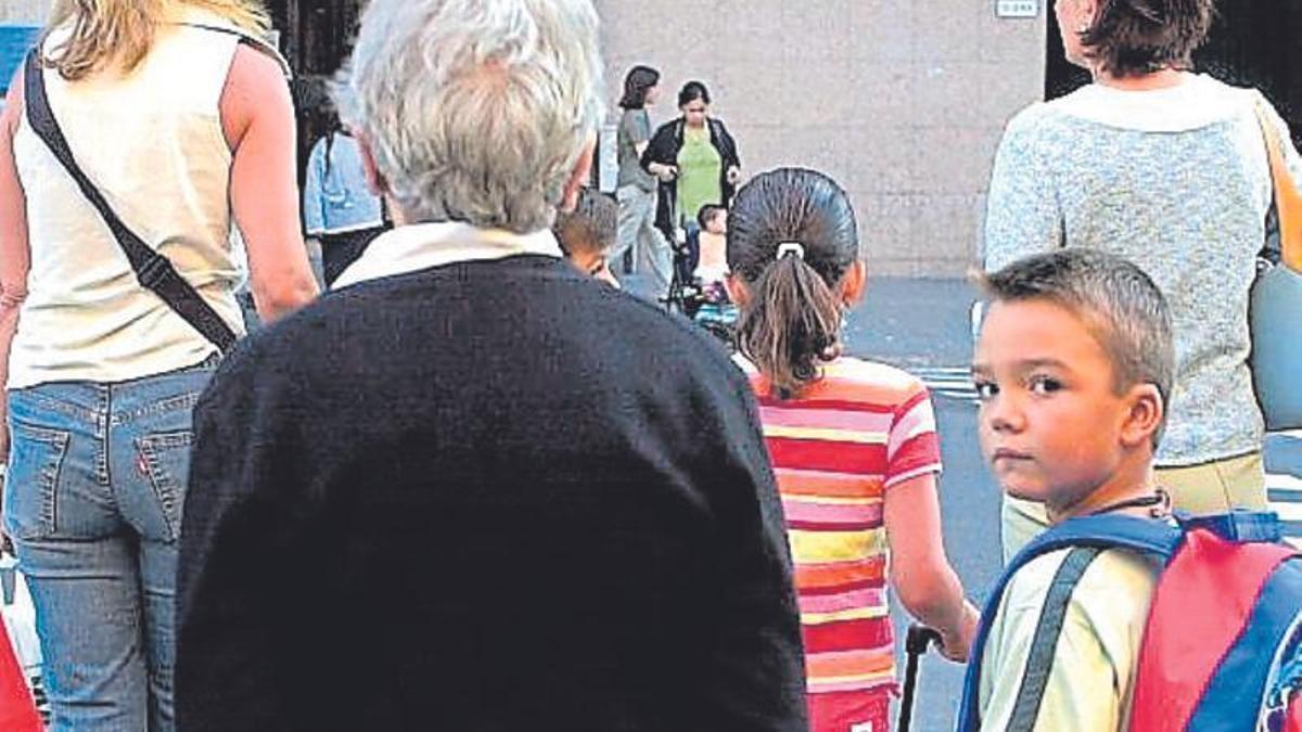 Una abuela y su nieto.