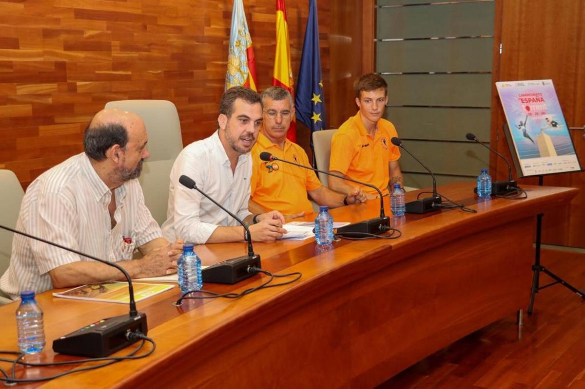 El concejal de Deportes del Ayuntamiento de Torrent, Guillermo Alonso del Real, durante la presentación del Campeonato de España de Atletismo.