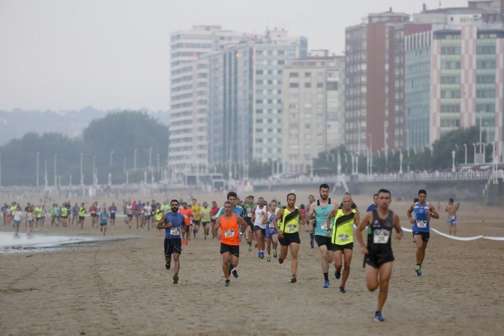 Carrera nocturna por la Playa de San Lorenzo