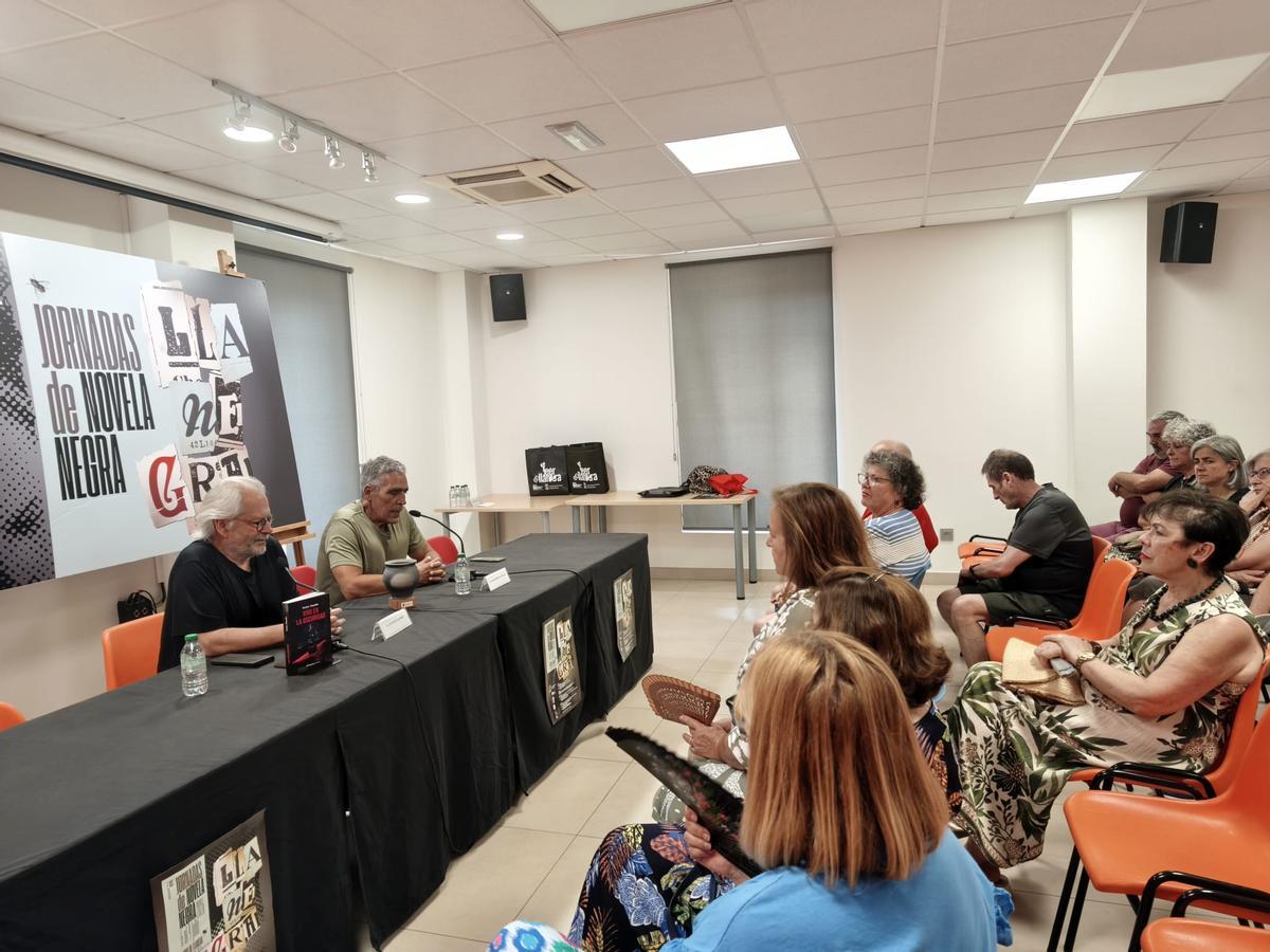 La inauguración de las jornadas de novela policiaca "Llanegra", en imágenes