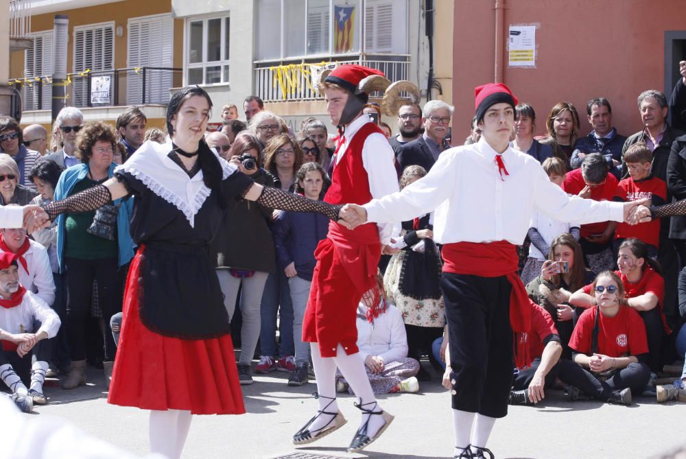 Cornellà del Terri celebra la plantada de l'Arbre i el Ball del Cornut