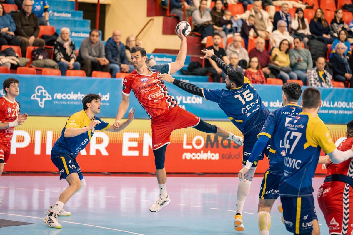 Javier Borragán, en un lanzamiento a puerta el pasado sábado.