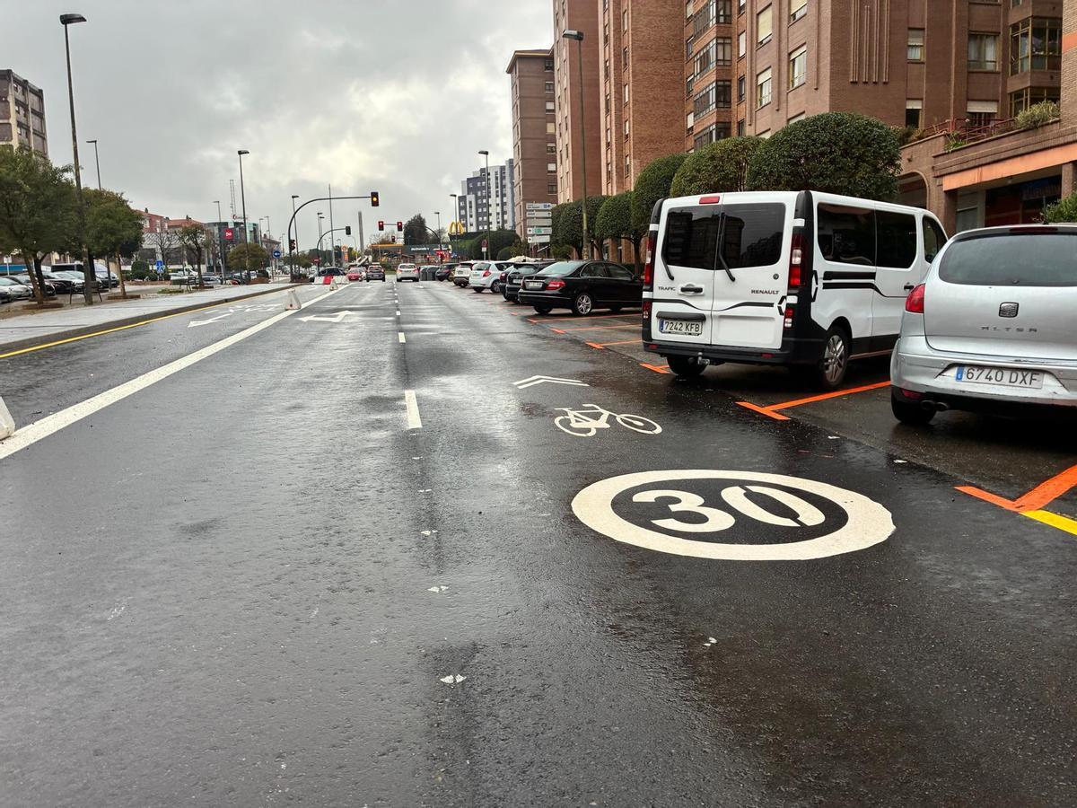 Obras de acondicionamiento de un carril bus en el último tramo de la Avenida San Agustín.