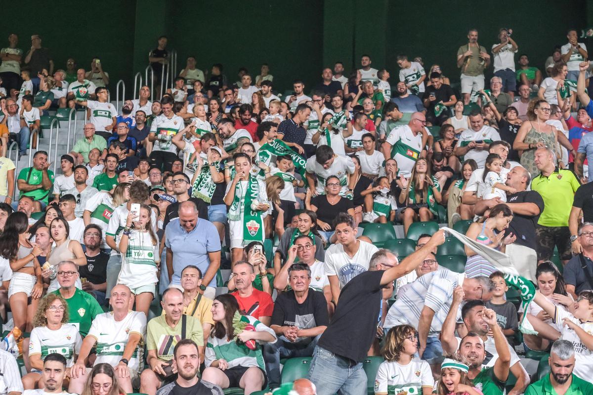 Las mejores imágenes del Elche CF - Parma Calcio 1913 del trofeo "Festa d´Elx"