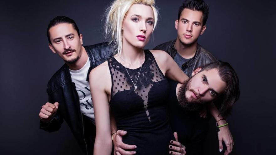 Jenny, David, Icho y Pantera, los Mexicats.