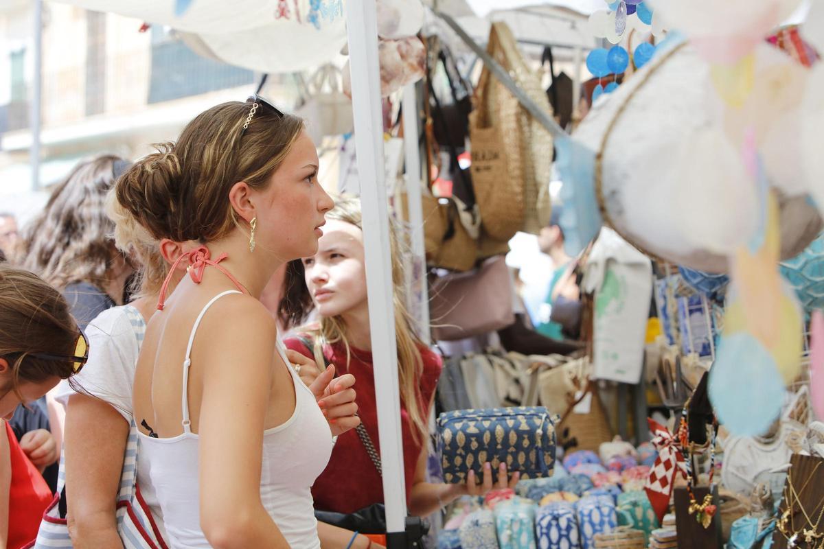 Mallorcas internationaler Wochenmarkt: So trubelig geht es mittwochs in Santanyí zu