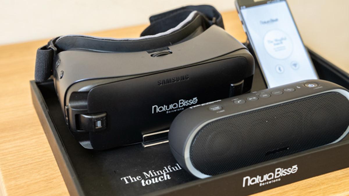 Gafas de realidad virtual para el tratamiento 'The Mindful Touch' de Natura Bissé