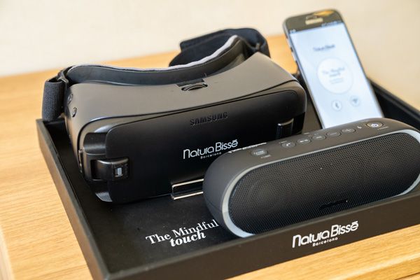 Gafas de realidad virtual para el tratamiento 'The Mindful Touch' de Natura Bissé