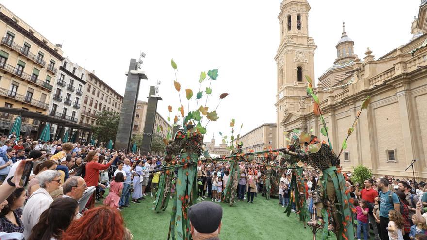 La plaza del Pilar se llena de color, música y poesía con la jornada &#039;Hola primavera&#039;